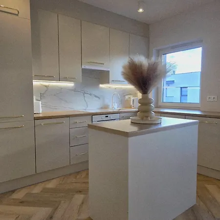 Dhouse Z Widokiem Na Wode شقة بيوا