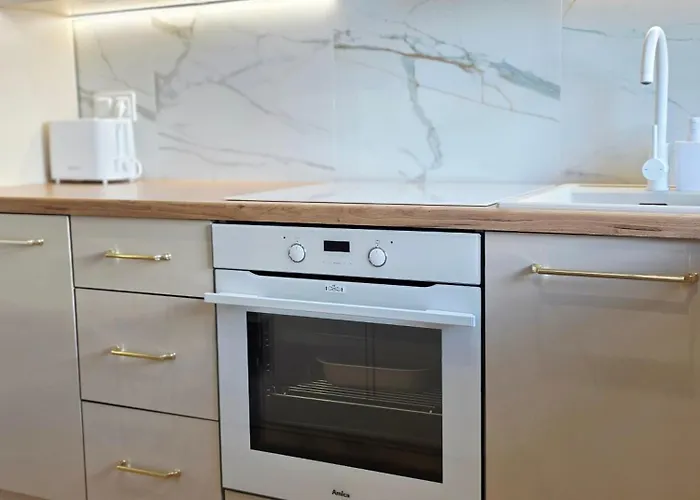 Dhouse Z Widokiem Na Wode * بيوا